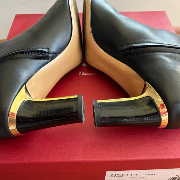 Salvatore Ferragamo boots in great used condition, worn once, size 9.5 - Picture 3 of 6